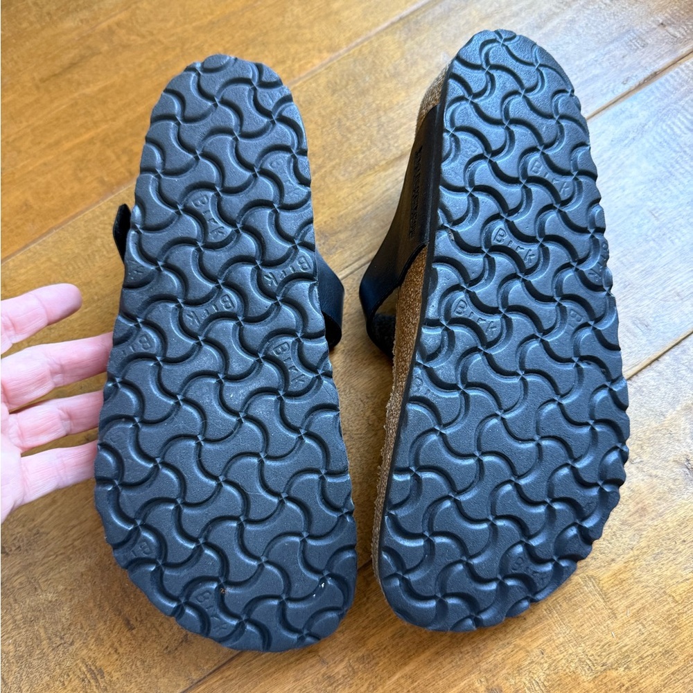 Birkenstock Women’s Gizeh Black Sandals - Picture 5 of 5